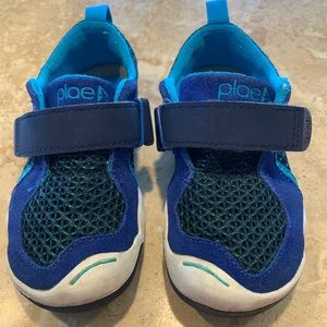 PLAE Ty Sneakers Size 7.5 toddler Blue